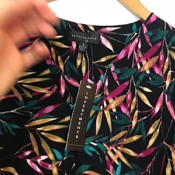 NEW NWT INVESTMENTS V-Neck Leaf Wrap Top Black Green Floral 3/4 Sleeve Surplice - Picture 6 of 8